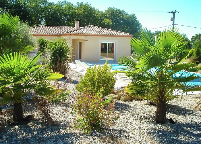 Panoramic Poolside *